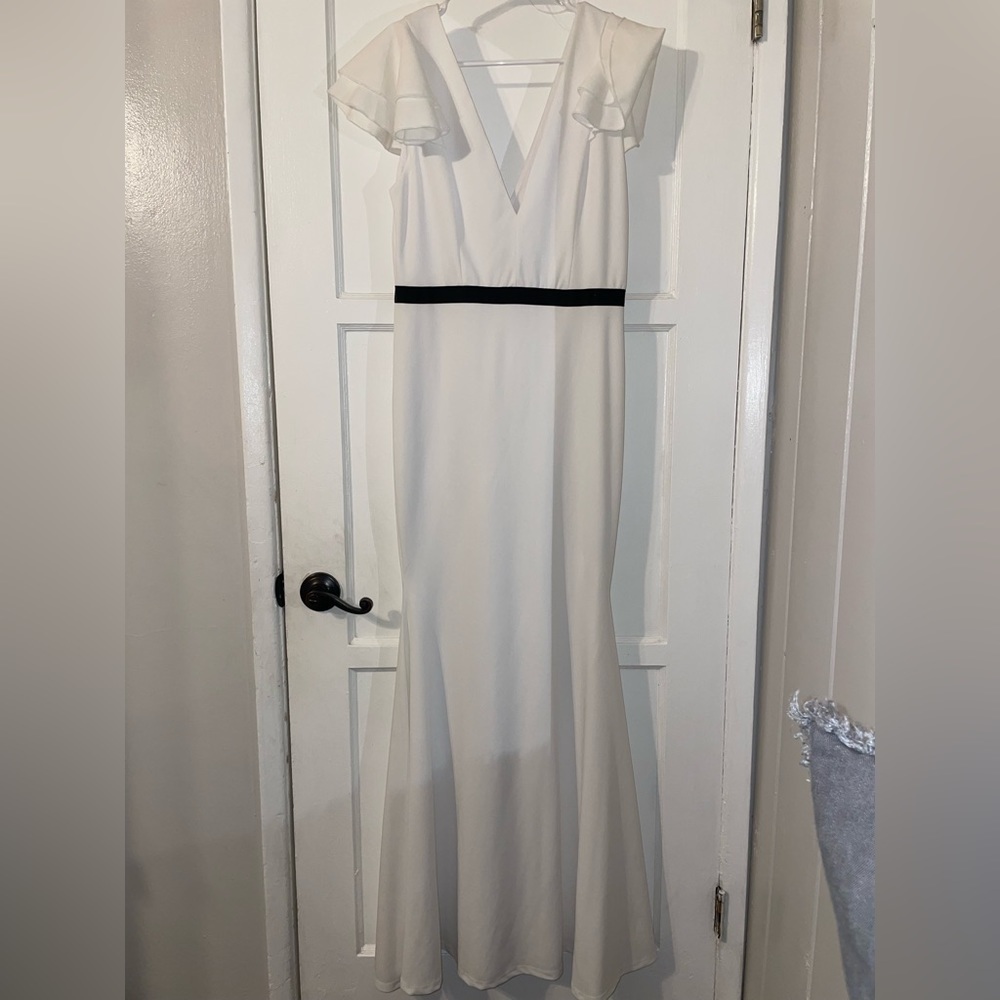 Women’s White Dress/Gown -Large